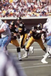 Pittsburgh Steelers Terry Bradshaw in action drops back to pass vs- Old Photo 1