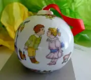 HUTSCHENREUTHER 2002 CHRISTMAS BALL BAUBLE "Mistletoe" PORCELAIN Ornament NIB