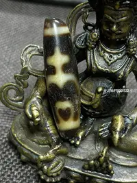 在飛比找Yahoo!奇摩拍賣優惠-舊藏老天珠～千年古珠寶瓶美珠珠身帶天然水草花完美 XM385