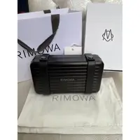 在飛比找蝦皮購物優惠-全新真品RIMOWA黑色鋁合金 斜背 手拿包 現貨