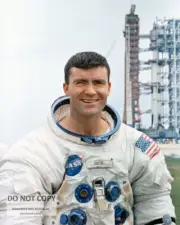 FRED HAISE APOLLO 13 ASTRONAUT - 8X10 NASA PHOTO (MW471)