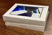 Apple MacBook Pro 16" 512GB SSD, M1 Pro, 16GB) Laptop - SILVER- MK1E3LL/A -A2485