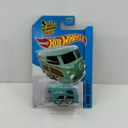 HOT WHEELS SURF SHOP VOLKSWAGEN KOOL KOMBI WOODY w/ BOARDS G35