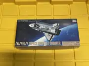 Vintage Hasegewa 1988 NASA Space Shuttle Orbiter 1/200 Scale Model Kit