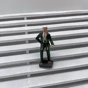 F616 - Greenhills Scalextric Carrera Seated Man Spectator 1.32 Scale Hand Painted - NEW