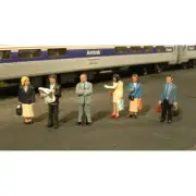 Standing Platform Passengers HO/OO gauge figures Bachmann 33110