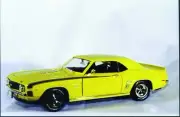1:18 Ertl Chevy Camaro '69 SS 396 Coupe daytona yellow or garnet red MIB
