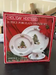 Fairwinds Holiday Hostess Christmas 16 Piece Porcelain Dinner Set Trees & Holly
