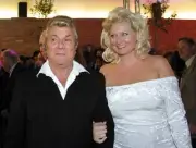 Actor Tony Curtis and his wife Jill Vandenberg arrive at the openi - Old Photo