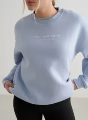[aim'n] Cloudy Blue Serif Sweatshirt