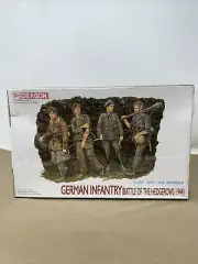 Dragon 6025 - 1/35 Military Figure Kit German Inf Battle of the Hedgerows 1944