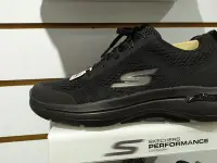 在飛比找Yahoo!奇摩拍賣優惠-SKECHERS PERFORMANCE Men's Ske