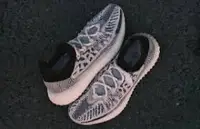 在飛比找樂天市場購物網優惠-日本 激安限量YEEZY BOOST 350 V2 CMPC