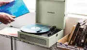 CROSLEY Crosley Voyager Sage - Bluetooth Portable Turntable