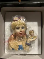 Head Vase Convention Cameo Girls Carrie w Box