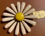 Vintage Capri Daisy Flower Lapel Brooch Pin Enamel Original Price Tag Label NOS