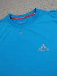 在飛比找Yahoo!奇摩拍賣優惠-adidas clima cool 天藍色短袖運動T shi