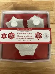 NEW Williams Sonoma Snowflake Pie Crust Cutters Set Of 3 Cookies Cupcake Toppers
