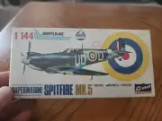 1/144 CROWN WWII BRITISH SUPERMARINE SPITFIRE MK5 FIGHTER PLANE