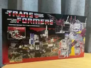 Transform G1 Reissue Autobot Metroplex boxed Brand new Free Ship