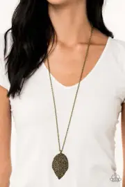 Paparazzi Rhinestone Encrusted Leaf Necklace Womens/Natural Re-LEAF - Brass