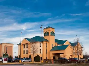 La Quinta Inn & Suites by Wyndham Louisville East