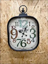 在飛比找Yahoo!奇摩拍賣優惠-復古壁鐘/仿舊掛鐘/鐵框時鐘/鐵藝造型鐘/巴黎長方形跳色時鐘