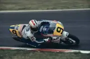 Australian Grand Prix motorcycle road racer Mick Doohan rides the - Old Photo 3