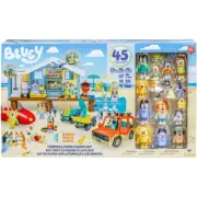 Bluey Friends & Family Beach Set Playset [12 Figures & Tons of Accessories!]