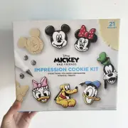 Williams Sonoma Disney Mickey & Friends Impression Cookie Cutter Kit New in Box