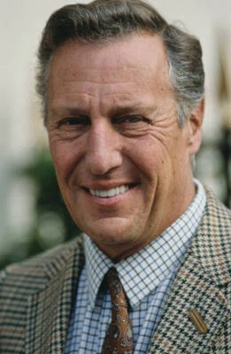 English novelist and journalist Frederick Forsyth 1991 Forsyth beg- Old Photo
