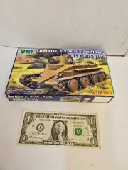 UMT 403 Plastic model tank kit Scale 1:72 Christie T-3 tank Complete, No Decals