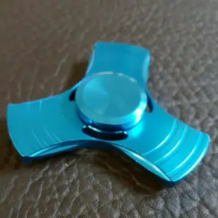 三角方指尖陀螺 Fidget HandSpinner 優質培林高速滾輪軸軸承 方賓士 鋁合金 練平衡感 解壓陀螺療癒陀螺