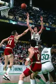 Kevin McHale Boston Celtics shoots over Steve Hayes Cleveland Cava- Old Photo