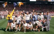 Luton Town celebrate with the trophy after their victory over Ars - Old Photo