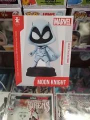 MARVEL ANIMATED STYLE MOON KNIGHT STATUE BY DIAMOND SELECT