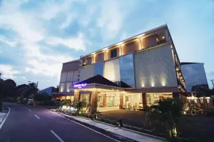 勿裡洞金鬱金香精華飯店Golden Tulip Essential Belitung