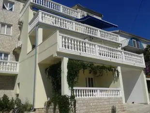 Two-Bedroom Apartment in Tisno