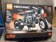 LEGO'S TECHNIC BATMAN BATCYCLE