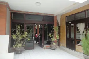 普裏索卡薩蒂酒店Hotel Puri Sokasati
