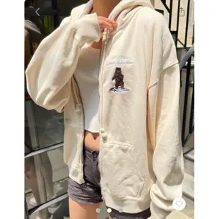 現貨！🧸Brandy Melville米白柔軟熊熊刺繡寬鬆帽踢外套CHRISTY SNOW LODGE HOODIE