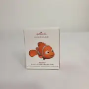 2019 Hallmark Disney-Pixar Finding Nemo Keepsake Miniature Ornament - Box Tear