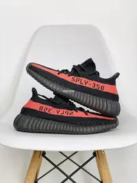 在飛比找Yahoo!奇摩拍賣優惠-Adidas Yeezy Boost 350V2 黑桃 舒適