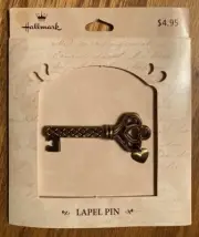 Vintage Hallmark VALENTINE Lapel Pin KEY w/HEART CHARM coppertone NEW ON CARD 2”