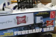 AMT 1234, Fruehauf Beaded Panel Van "Miller Beer", 1:25th scale