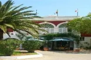 德爾阿爾米蘭特酒店