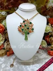 BETSEY JOHNSON GORGEOUS GREEN TREE OF LIFE PENDANT NECKLACE, NEW