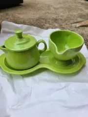 FIESTAWARE CHARTREUSE GREEN SUGAR BOWL & CREAMER SET COMPLETE WITH TRAY New