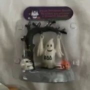 New Solar-Powered Halloween Swinging Ghost with Tree