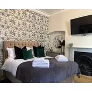 Exquisite, Beautifully Furnished Double Bedroom With Ensuite.